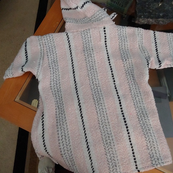 Poncho - Picture 4 of 4